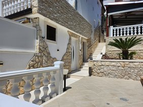 Trogir, Ferienhaus mit 4 Apartments und Meerblick kaufen